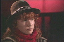 Kuva: Nuori tytt� kertoo peloistaan. YLE kuvanauha.