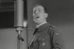 Kuva: Henry Theel viihdytti helsinkil�isi� asemiesilloissa. YLE kuvanauha.