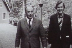 Kuva: Vaalivoittaja SMP:n puheenjohtaja Veikko Vennamo ja puoluesihteeri Urpo Lepp�nen menossa Tamminiemeen vaalien j�lkeen. YLE kuvanauha.