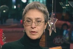 Kuva: Anna Politikovskaja Ykk�sen Aamu-TV:ss� joulukuussa 2002. YLE kuvanauha.