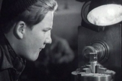 Kuva: Sodan j�lkeen teollisuudessa tarvitiin ty�voimaa. Suorin tie ammattiin oli ammattikoulu. YLE kuvanauha.