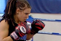 Kuva: Nyrkkeilij� Eva Wahlstr�m. (2005) YLE kuvanauha.