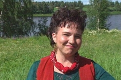 Kuva: Laulaja Tarja Ylitalo lappilaisissa maisemissa. YLE kuvanauha.