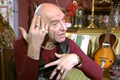 Kuva: Muusikko Remu Aaltonen. (2001) YLE kuvanauha.