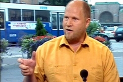 Kuva: Ohjaaja Markku P�l�nen. (2000) YLE kuvanauha.