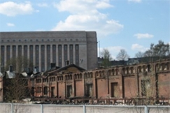 Kuva: Palaneen makasiinin rauniot. Kuva: Heli Savola.