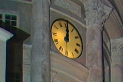 Kuva: Helsingin tuomiokirkon kello (1981). YLE kuvanauha.