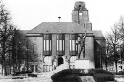 Kuva: Eliel Saarisen suunnittelema Lahden kaupungintalo (1912). Pressfoto.