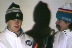 Kuva: Matti Nyk�nen Leo Frimanin haastateltavana. (1985) YLE kuvanauha.