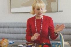 Kuva: Suvi Lind�n ja nappikokoelma. YLE kuvanauha.