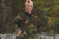 Kuva: Reino Paasilinna mets�ss�. (1996) YLE Kuvanauha.