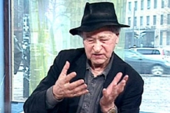 Kuva: Kokeellisen elokuvan monitoimimies Jonas Mekas.(2007) YLE kuvanauha.