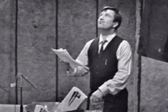 Kuva: Matti Kuusla tehostemiehen� ohjelmassa Me krokotiilit. (1966) YLE kuvanauha.