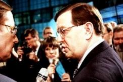 Kuva: Presidenttiehdokas Paavo V�yrynen haastateltavana Isossa Pajassa 1994. YLE kuvapalvelu