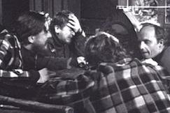 Kuva: lastum�ki, Siimes, Kolehmainen ja Liikanen p�yd�n ��rell�. YLE kuvanauha. 