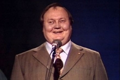 Kuva: Reijo Frank laulaa. (1981) YLE kuvanauha.