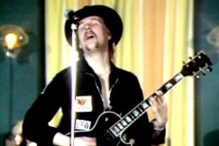 Kuva: Kitaristi Jukka Rautiainen Alwari T -yhtyeest�. 