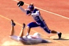 Kuva: Sy�ksy kotipes��n It�-L�nsi-ottelussa. (2006) YLE kuvanauha.