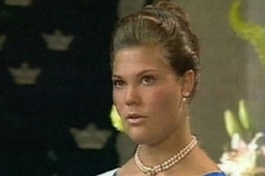 Kuva: Victoria pit�m�ss� t�ysi-ik�isyyspuhettaan. YLE kuvanauha.