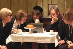 Kuva: Surunauha-sketsi L�piveto-sarjassa. (2006) YLE kuvanauha.