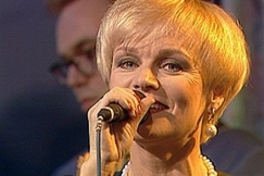 Kuva: Katri Helena laulaa. YLE kuvanauha. 