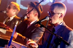 Kuva: El�kel�iset-yhtye. (1999) YLE kuvanauha.