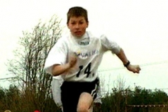 Kuva: Antti Tuisku hypp�� pituutta. (1997) YLE kuvanauha.