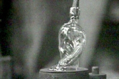 Kuva: Lasinpuhallusta. YLE kuvanauha.