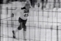 Kuva: Kalevi Oikarainen loppusuoralla. (1970) YLE kuvanauha.
