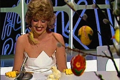 Kuva: Tuija Ahvonen ja tipu. YLE kuvanauha.