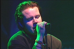 Kuva: Aki Tykki laulaa. YLE kuvanauha. 