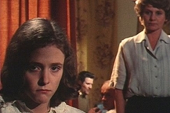 Kuva: Susanna Haavisto Marja-tytt�ren� ja Ritva Oksanen Eila-�itin�. YLE kuvanauha. 