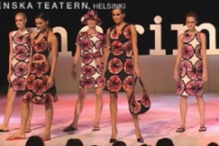 Kuva: Marimekon muotin�yt�s (1998) YLE kuvanauha.