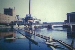 Kuva: Voikkaan piipun r�j�ytys. YLE kuvanauha.