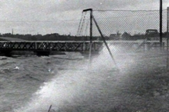 Kuva: Myrsky�v� ranta. Veikko Itkonen.