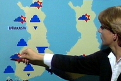 Kuva: S��tieteilij� Liisa Fredriksson magneettitaulun ��ress� (1986). YLE kuvanauha.