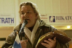 Kuva: Veikko Hursti puhuu. YLE kuvanauha. 