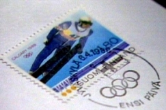 Kuva: Matti Nyk�st� esitt�v� postimerkki. (1988) YLE kuvanauha.