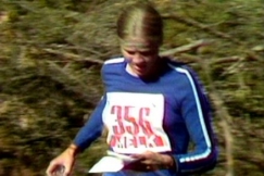 Kuva: Liisa Veijalainen suunnistuksen MM-kisojen viestikilpailussa. (1978) YLE kuvanauha.