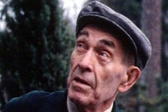 Kuva: Armas Riutta ennustaa s��t�. YLE kuvanauha.