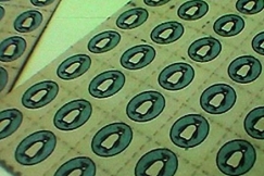 Kuva: Pingviini kuvioisia LSD-lappuja. YLE kuvanauha. 