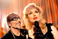 Kuva: Jerry Halloween (Jari Halonen) ja Helena Lindgren. YLEn kuvapalvelu.