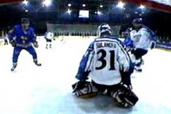 Kuva: J��kiekon MM-finaali Suomi-Ruotsi, tilanne Suomen maalilta. (1998) YLE kuvanauha.