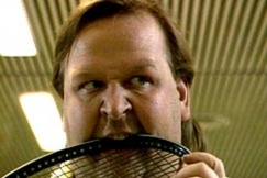 Kuva: Mikko Kivinen urheilukaupan myyj�n�. (1990) YLE kuvanauha.