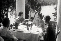 Kuva: Karlbergin kartanon terassilla Aulangolla (1920-1930-lukujen taite). Aho & Soldan / YLE.