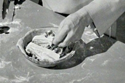 Kuva: Patakukon valmistusta. YLE kuvanauha.