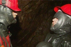 Kuva: Meku Manner ja Tauno Remander viem�ritunnelissa (1994). YLE kuvanauha.