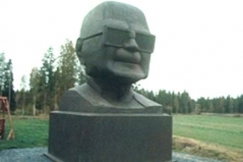 Kuva: Urho Kekkosen n�k�ispatsas Raahessa (2008). YLE kuvanauha.