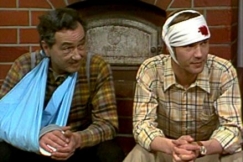 Kuva: Rintam�kel�iset ensiapukurssilla (1977). YLE kuvanauha.