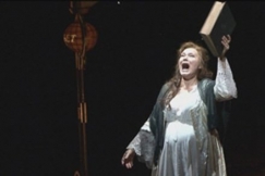 Kuva: Karita Mattila laulaa Emilie-oopperassa (2010). Kuva Yle kuvanauha.